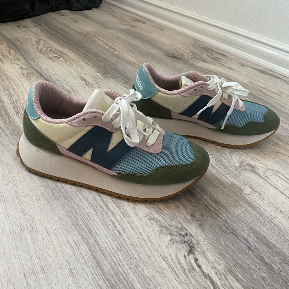 New Balance 237